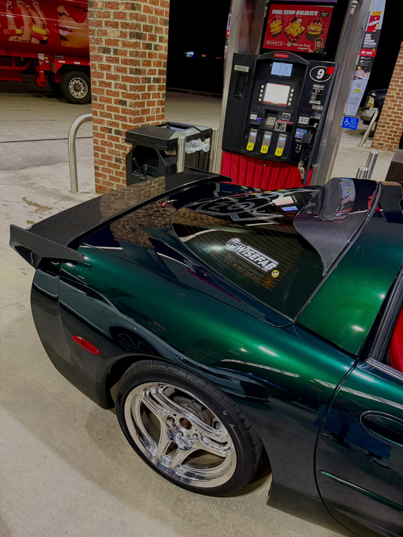 @heyybrae’s Corvette featuring the Roof Wing and Drag Wing