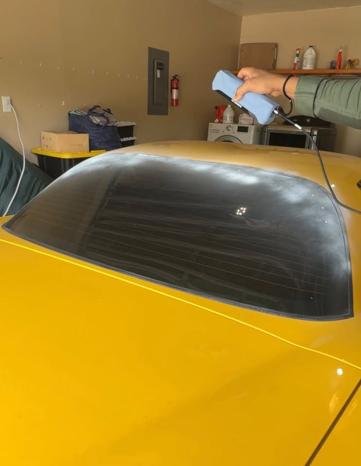 Scanning the rear roof area of a yellow C5 Corvette Z06